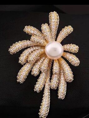 “Vintage” Gold Pearl & Crystal Burst Brooch for Women. 
Firework Pin.